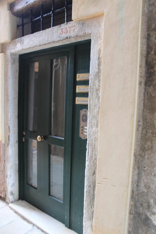 Sant'Angelo - Fenice Apartments In Venice Room photo